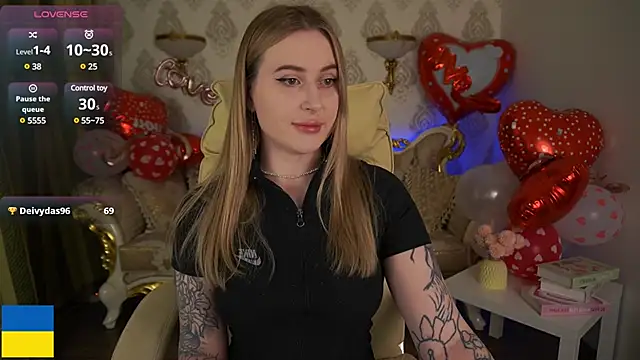 Snapshot of ArolinaNight chatting on 02-15-25, 09:26 ArolinaNight online show from 02-15-25, 09:26