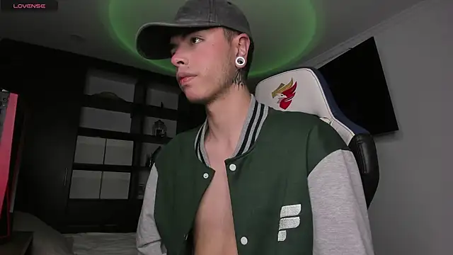 Snapshot of _morghan_ chatting on 12-15-24, 11:20 morghan online show from 12-15-24, 11:20