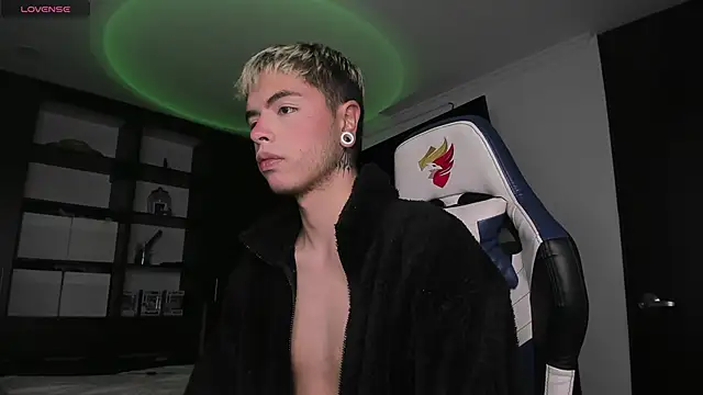 Snapshot of _morghan_ chatting on 12-20-24, 04:20 morghan online show from 12-20-24, 04:20