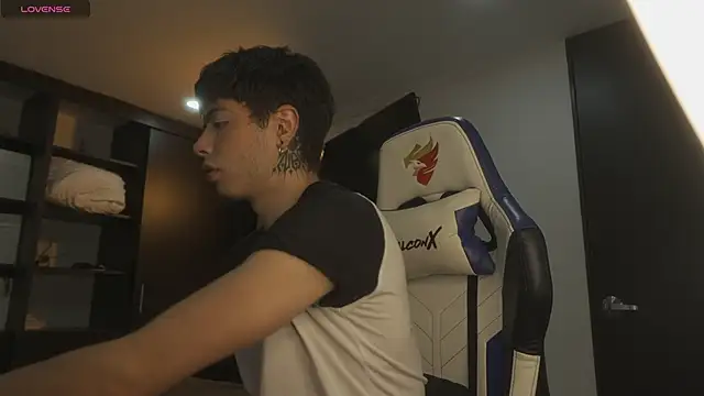 Snapshot of _morghan_ chatting on 10-16-25, 12:55 morghan online show from 10-16-25, 12:55