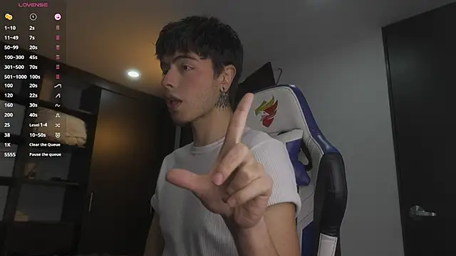 Snapshot of _morghan_ chatting on 10-18-25, 12:35 morghan online show from 10-18-25, 12:35