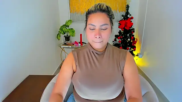 Snapshot of Carlota_peach chatting on 01-04-25, 07:34 Carlota peach online show from 01-04-25, 07:34