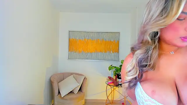 Snapshot of Carlota_peach chatting on 01-22-25, 02:59 Carlota peach online show from 01-22-25, 02:59