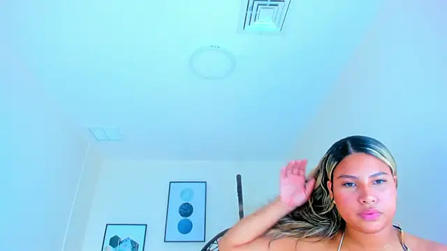 Snapshot of Carlota_peach chatting on 03-10-25, 09:43 Carlota peach online show from 03-10-25, 09:43