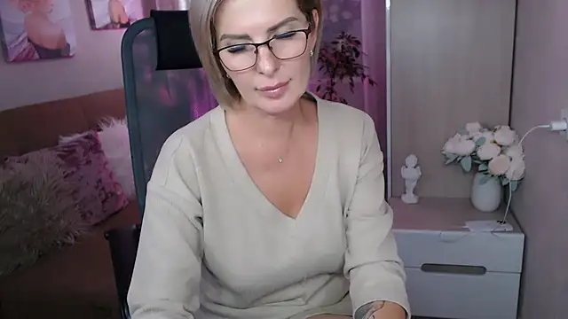 Snapshot of sensualEmilia chatting on 12-07-24, 04:58 sensualEmilia online show from 12-07-24, 04:58
