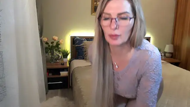 Snapshot of sensualEmilia chatting on 03-12-25, 10:28 sensualEmilia online show from 03-12-25, 10:28