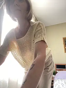 Snapshot of sensualEmilia chatting on 06-15-26, 07:10 sensualEmilia online show from 06-15-26, 07:10