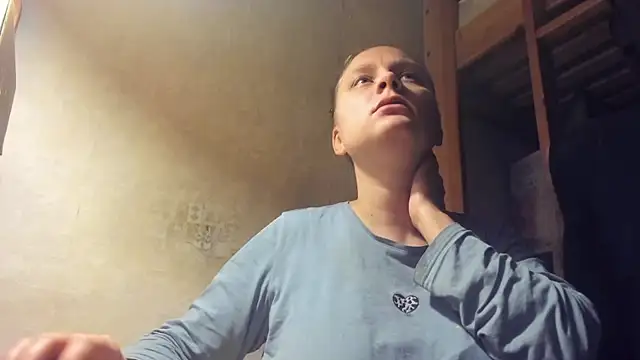 Snapshot of FrumCake chatting on 12-17-24, 01:39 FrumCake online show from 12-17-24, 01:39