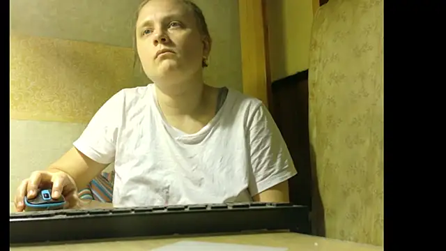 Snapshot of FrumCake chatting on 03-26-26, 04:34 FrumCake online show from 03-26-26, 04:34
