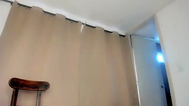 Genesis Sandoval online show from 11-23-25, 06:08