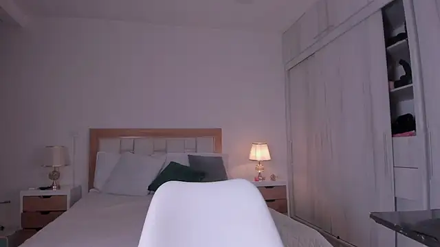 Snapshot of mia_hank chatting on 01-15-25, 11:43 mia hank online show from 01-15-25, 11:43