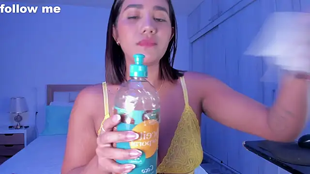 Snapshot of mia_hank chatting on 02-08-25, 12:28 mia hank online show from 02-08-25, 12:28