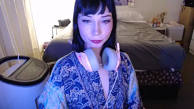 latinpetit online show from 11-21-25, 03:16