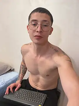 Snapshot of sebas_1122 chatting on 05-24-26, 10:37 sebas 1122 online show from 05-24-26, 10:37
