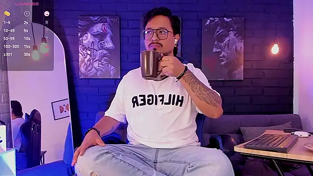 DaviidEvans  online show from 02-05-26, 01:49