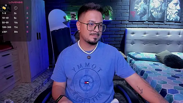 DaviidEvans  online show from 04-09-26, 07:03