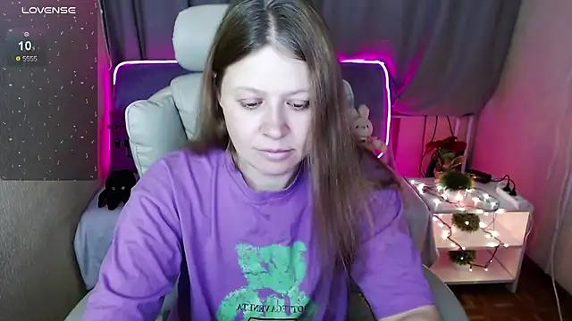 Snapshot of alekasamui chatting on 01-06-25, 04:26 alekasamui online show from 01-06-25, 04:26