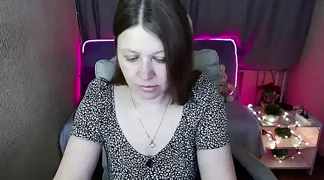 Snapshot of alekasamui chatting on 01-29-25, 12:43 alekasamui online show from 01-29-25, 12:43