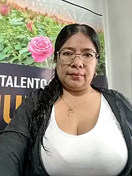   valentina18 online show from 05-13-26, 12:57