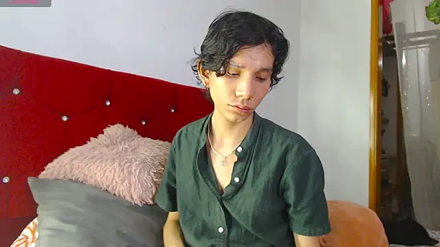 Snapshot of LAICK_01 chatting on 04-18-26, 05:44 LAICK 01 online show from 04-18-26, 05:44