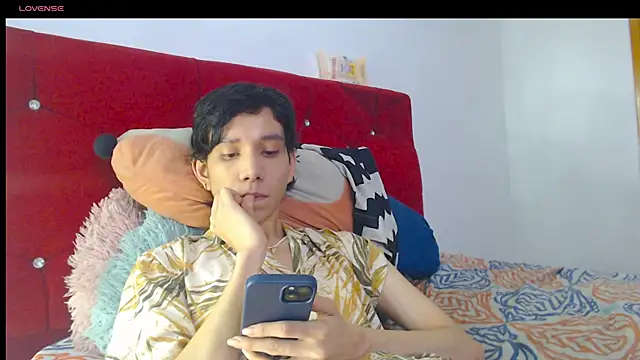 Snapshot of LAICK_01 chatting on 04-22-26, 12:24 LAICK 01 online show from 04-22-26, 12:24