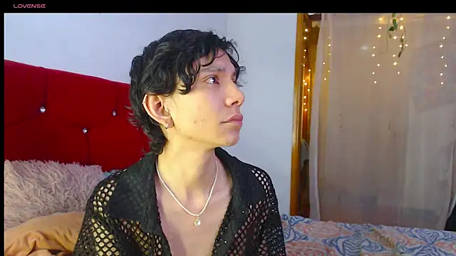 Snapshot of LAICK_01 chatting on 04-25-26, 05:43 LAICK 01 online show from 04-25-26, 05:43