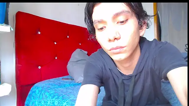 Snapshot of LAICK_01 chatting on 05-13-26, 07:33 LAICK 01 online show from 05-13-26, 07:33