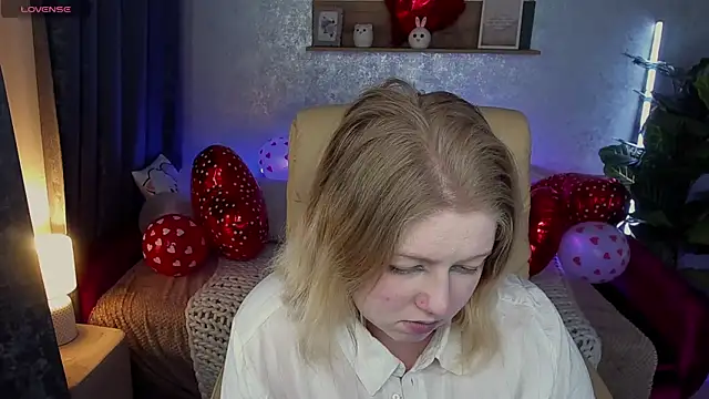 Snapshot of Tinker_Belll chatting on 02-06-25, 11:04 Tinker Belll online show from 02-06-25, 11:04