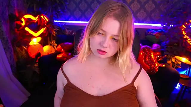 Snapshot of Tinker_Belll chatting on 02-14-25, 07:54 Tinker Belll online show from 02-14-25, 07:54