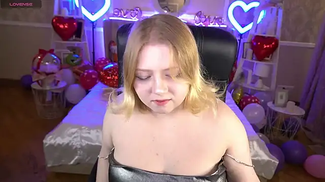 Snapshot of Tinker_Belll chatting on 02-18-25, 07:52 Tinker Belll online show from 02-18-25, 07:52