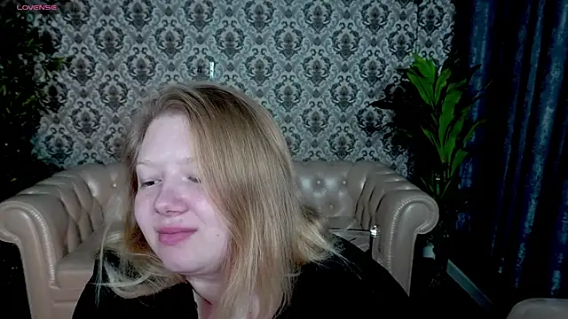 Snapshot of Tinker_Belll chatting on 09-24-25, 07:17 Tinker Belll online show from 09-24-25, 07:17