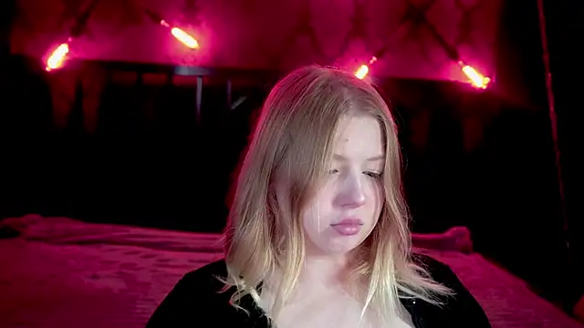 Snapshot of Tinker_Belll chatting on 11-15-25, 07:54 Tinker Belll online show from 11-15-25, 07:54