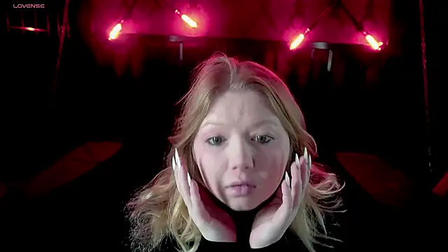 Snapshot of Tinker_Belll chatting on 11-24-25, 08:08 Tinker Belll online show from 11-24-25, 08:08