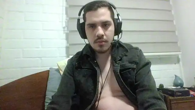 Snapshot of hung_weeb chatting on 11-19-25, 04:23 hung weeb online show from 11-19-25, 04:23