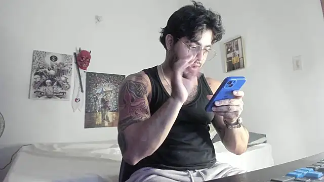 Snapshot of _Coddygold_ chatting on 01-05-25, 02:17  Coddygold  online show from 01-05-25, 02:17