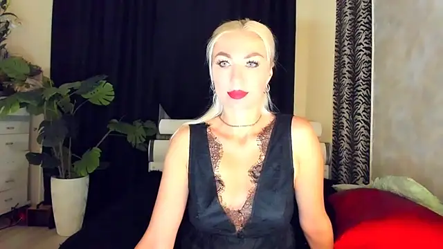 Snapshot of _SABOTAGE_ chatting on 05-25-26, 01:11 SABOTAGE online show from 05-25-26, 01:11