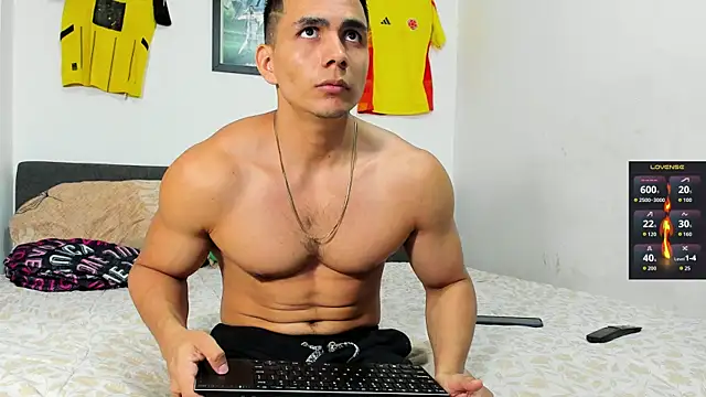 Snapshot of ChoreyTaiylor chatting on 07-16-26, 02:45 ChoreyTaiylor online show from 07-16-26, 02:45
