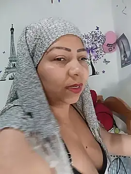 Snapshot of Alyona21 chatting on 07-06-26, 12:29 Alyona21 online show from 07-06-26, 12:29