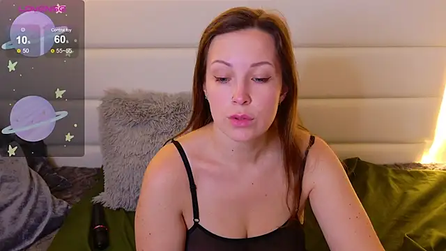 Snapshot of ArielHunt chatting on 09-29-25, 05:56 ArielHunt online show from 09-29-25, 05:56