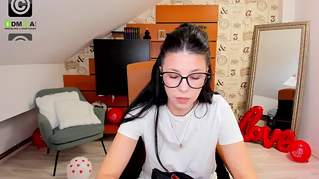 EmillyTaylor online show from 03-06-25, 10:52