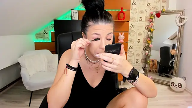 EmillyTaylor online show from 10-08-25, 03:37