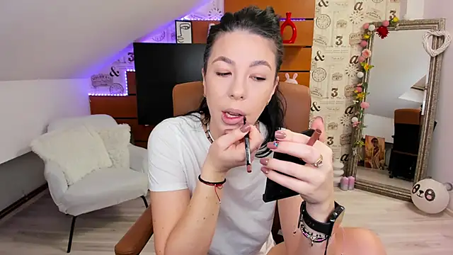 EmillyTaylor online show from 11-14-25, 04:44