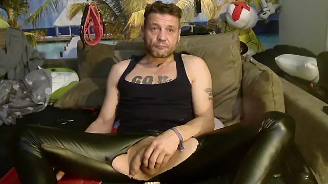 Snapshot of druckfug chatting on 12-17-25, 10:16 druckfug online show from 12-17-25, 10:16