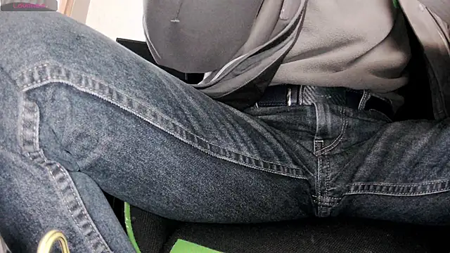 Snapshot of GuidedShipyard chatting on 12-16-24, 02:16 GuidedShipyard online show from 12-16-24, 02:16