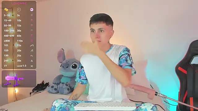 Snapshot of DustinLevine chatting on 01-16-25, 12:53 DustinLevine online show from 01-16-25, 12:53