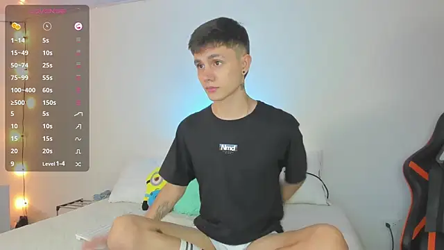 Snapshot of DustinLevine chatting on 01-23-25, 11:36 DustinLevine online show from 01-23-25, 11:36