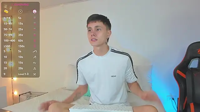 Snapshot of DustinLevine chatting on 02-25-25, 12:36 DustinLevine online show from 02-25-25, 12:36