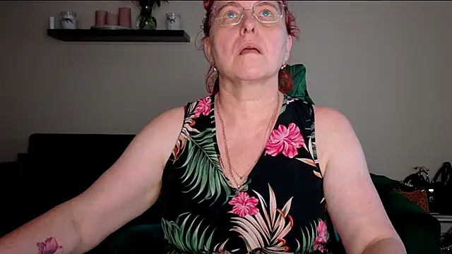 Snapshot of JoannaAndNeighbour chatting on 06-29-26, 07:14 JoannaAndNeighbour online show from 06-29-26, 07:14