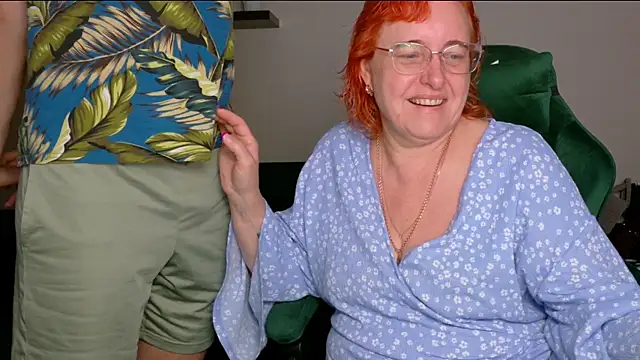 Snapshot of JoannaAndNeighbour chatting on 07-09-26, 07:56 JoannaAndNeighbour online show from 07-09-26, 07:56