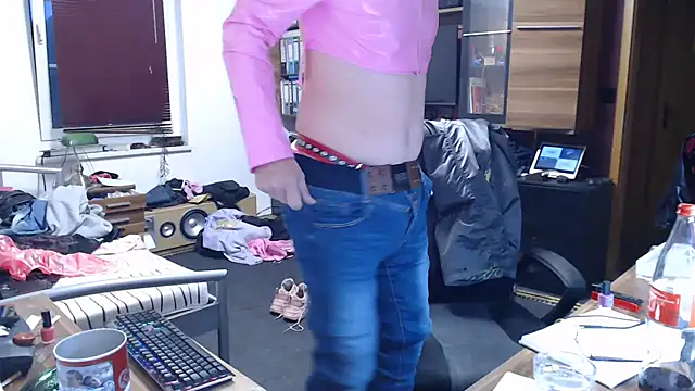 Snapshot of Fem-Boy40 chatting on 05-31-26, 07:37 Fem-Boy40 online show from 05-31-26, 07:37